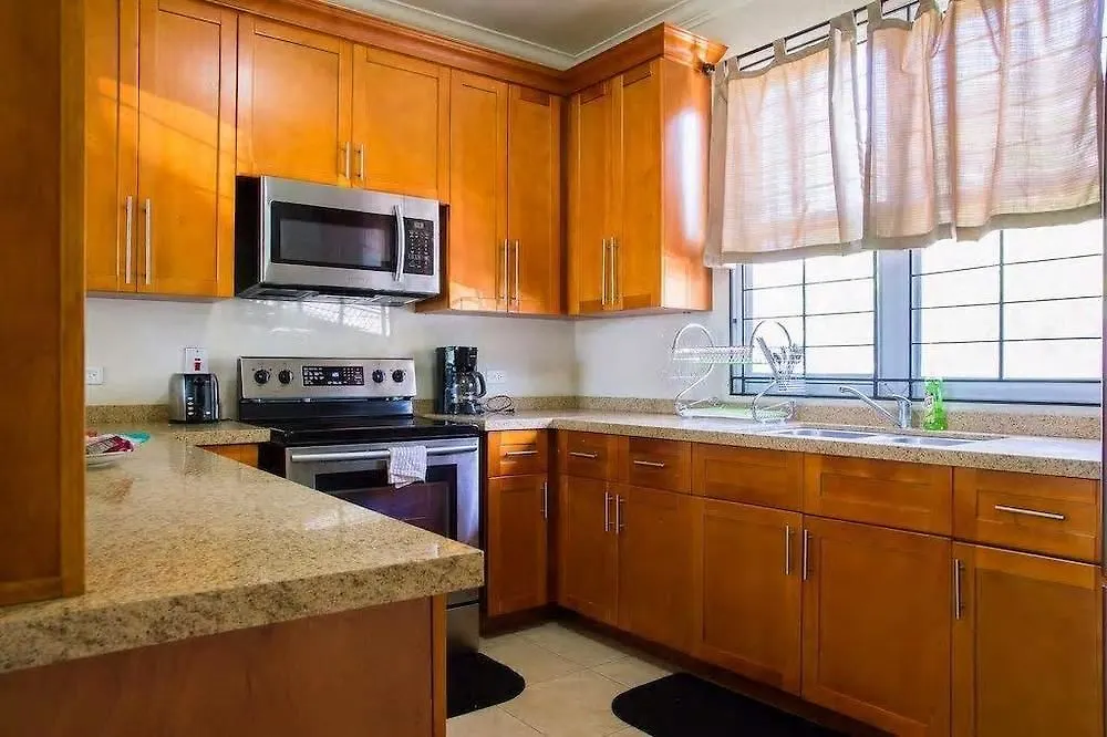 New Kingston Guest Apt At Sonoma Estate Hotel